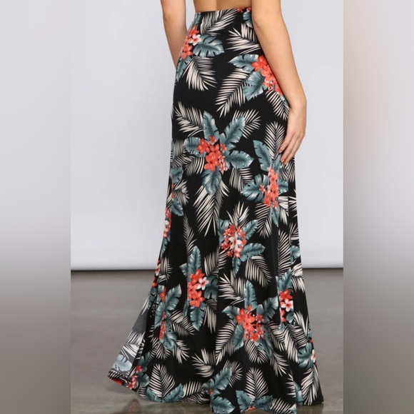 Windsor Dresses & Skirts - Windsor Pretty In Paradise Maxi Skirt size S